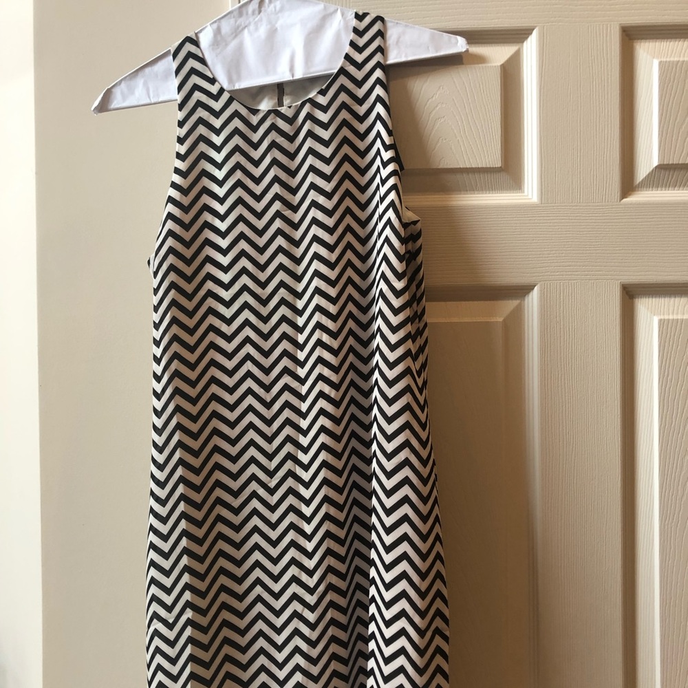 B&W Dress - Middle Length